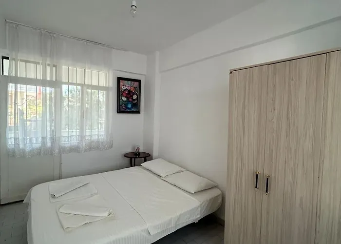 Charming Steps From Long With Wifi Holiday home