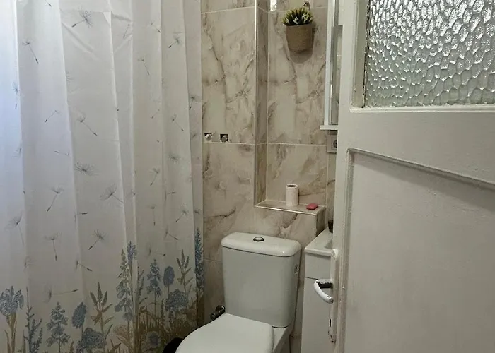 Holiday home Charming Steps From Long With Wifi *