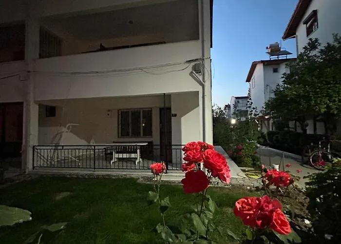 Semesterbostad Charming Steps From Long With Wifi Kusadası