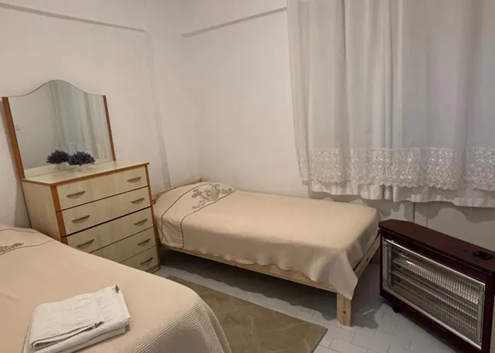 Holiday home Charming Steps From Long With Wifi