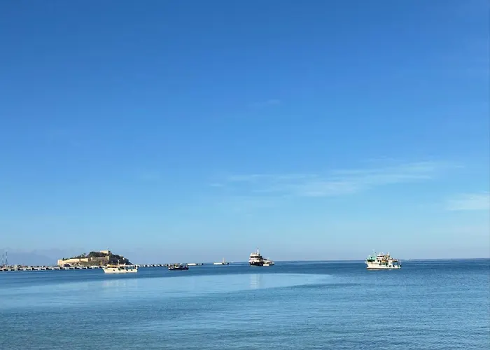 Charming Steps From Long With Wifi Holiday home *